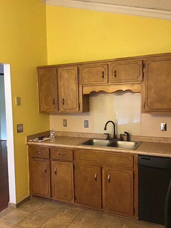 Building Photo - 13 Shayna Dr