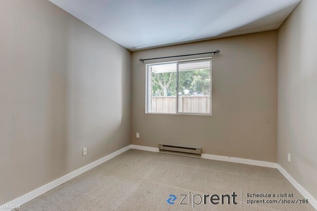 Building Photo - 1 br, 1 bath Condo - 6400 Christie Ave, Em...