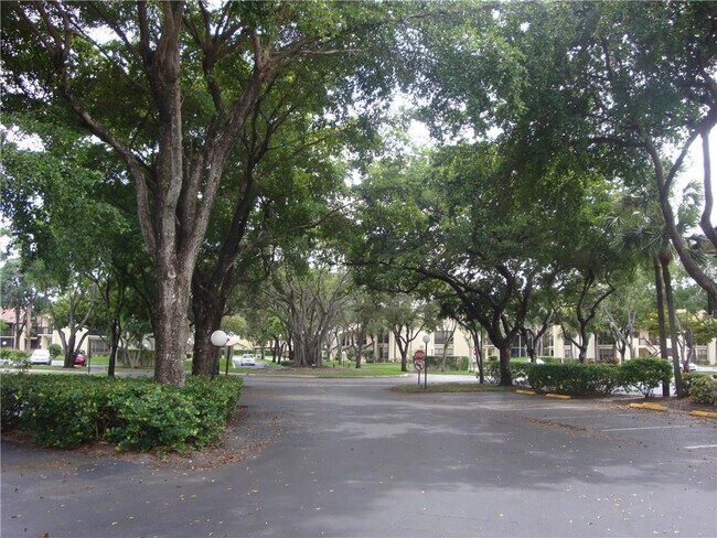 Building Photo - 2035 SW 15th St