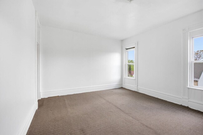 Building Photo - 616 Lillian St