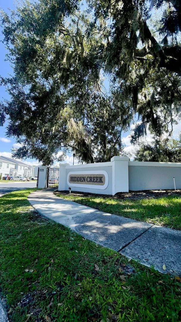 Primary Photo - Beautifully Updated 3-Bedroom Townhouse in...