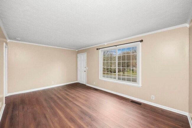 Building Photo - 703 Lucien Dr