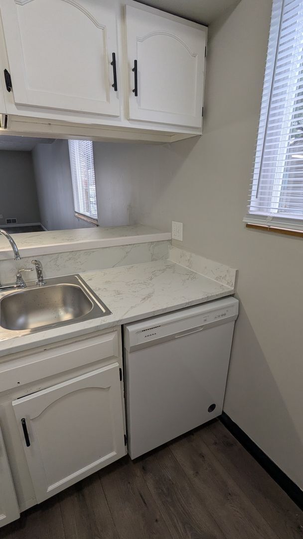 Building Photo - MN Cedar Village (833)