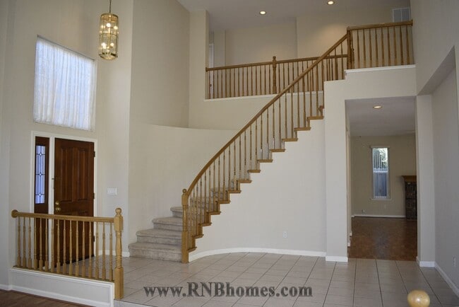 Building Photo - 2400 Carr Ct