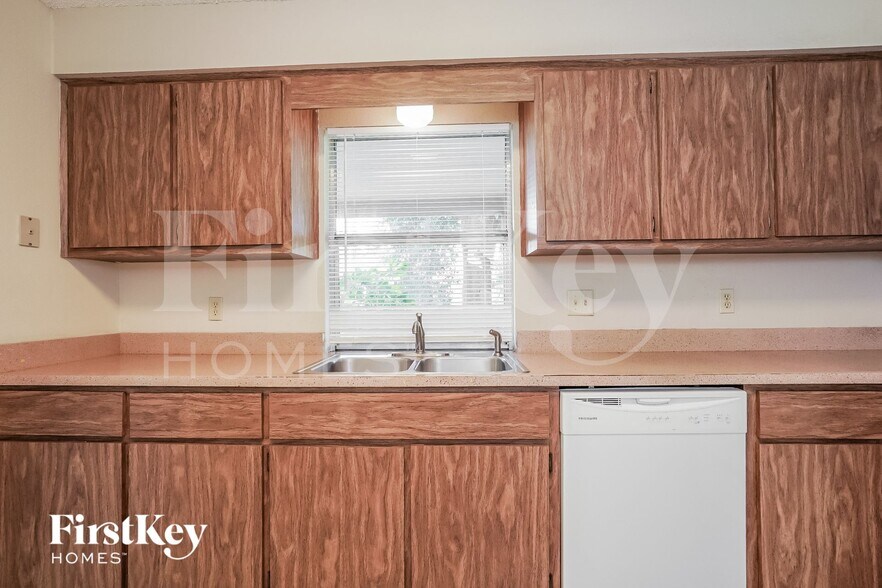 Building Photo - 18125 Hilda Dr