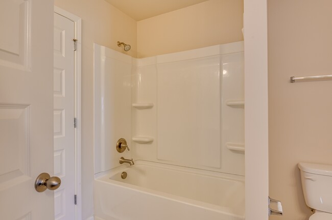Building Photo - 5014 Vine Ln