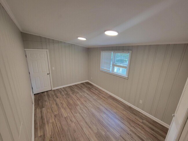 Building Photo - 2034 Trout Dr