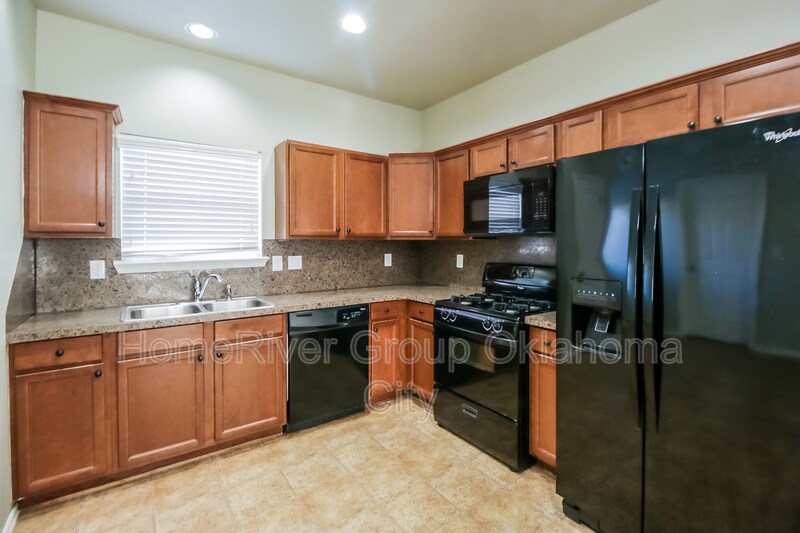 Building Photo - 6105 Courtyards Ct
