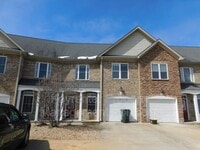 Building Photo - 20 Enchanted View Cir