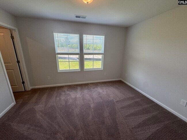 Building Photo - 3042 Hallsdale Dr