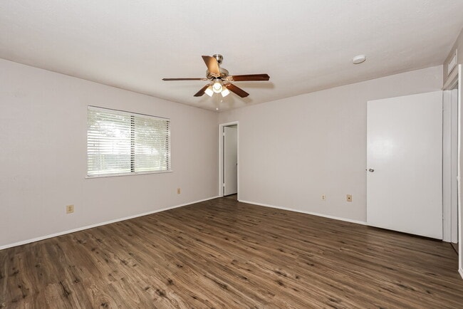 Building Photo - 6317 Sunset Rd