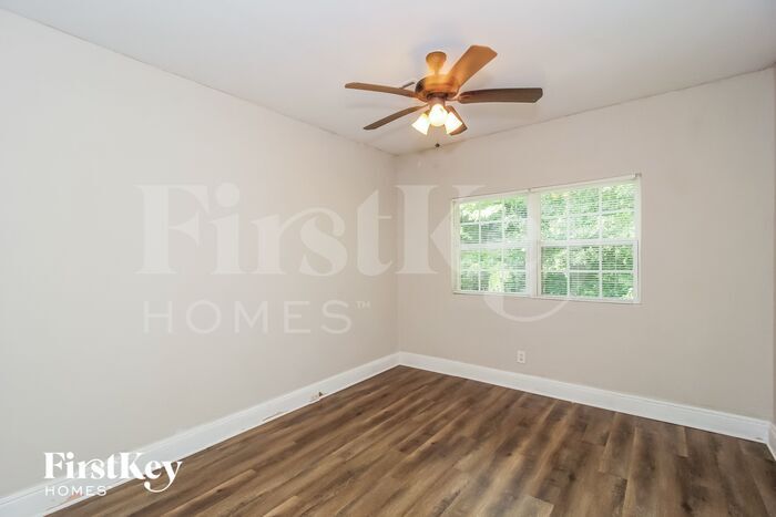 Building Photo - 1387 Beecher St SW