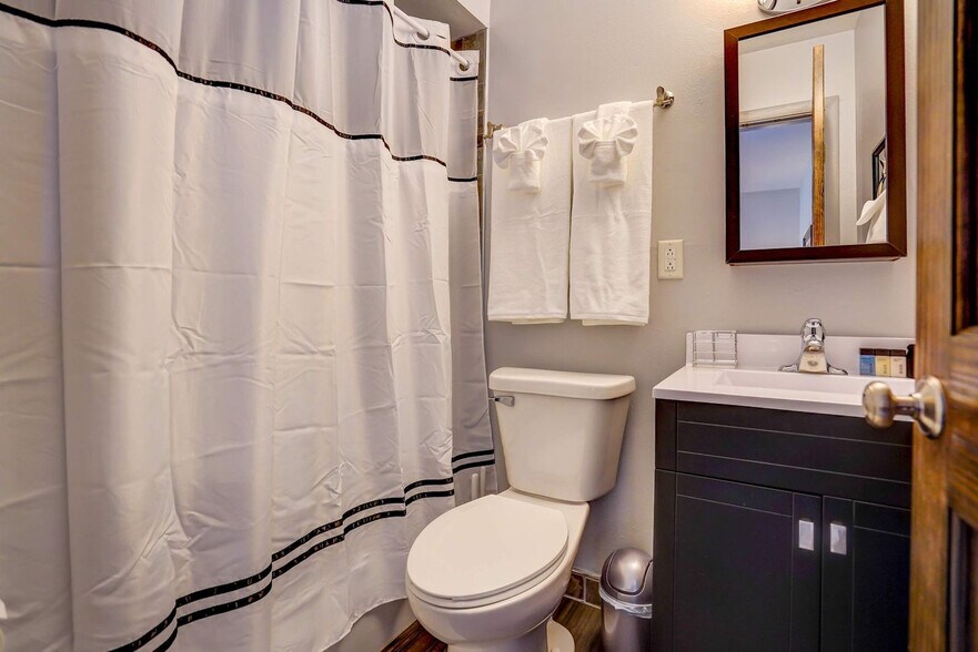 Building Photo - 407 S 94th Pl