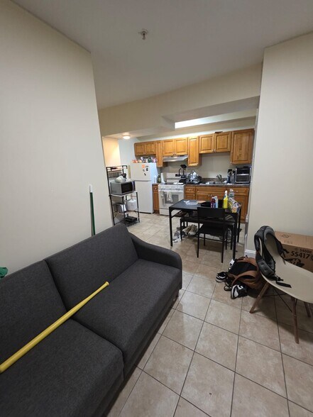 Building Photo - 65 Park Dr