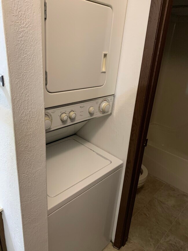 Stacked Washer/Dryer - 402 N Hesperia St