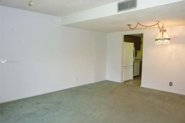 Building Photo - 18081 SE Country Club Dr