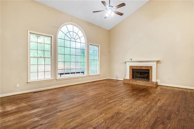 Building Photo - 510 Jacaranda Ct