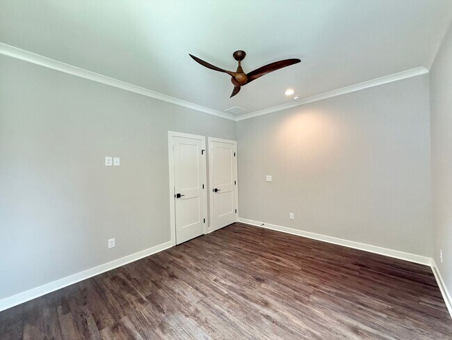 Building Photo - **OFFERING RENT PROMOTION FOR FIRST 6 MONT...
