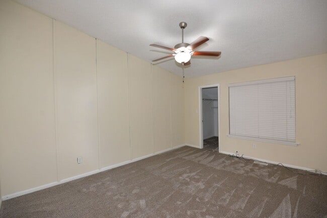 Building Photo - Updated Townhome in Larkspur Meadows