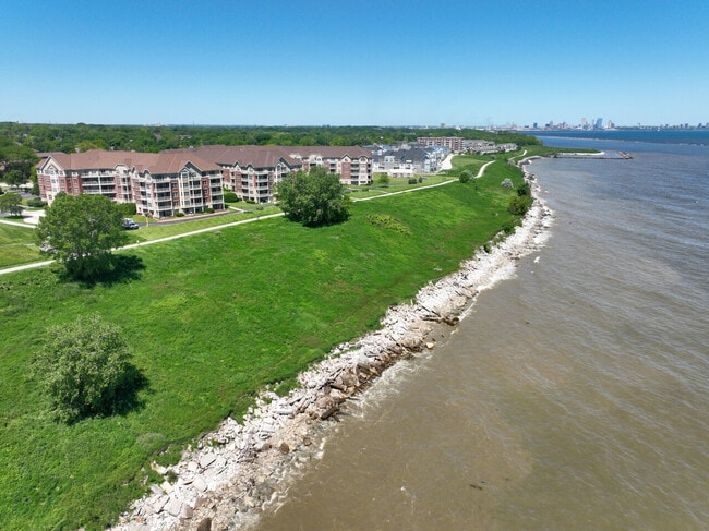 Building Photo - 4130 S Lake Dr