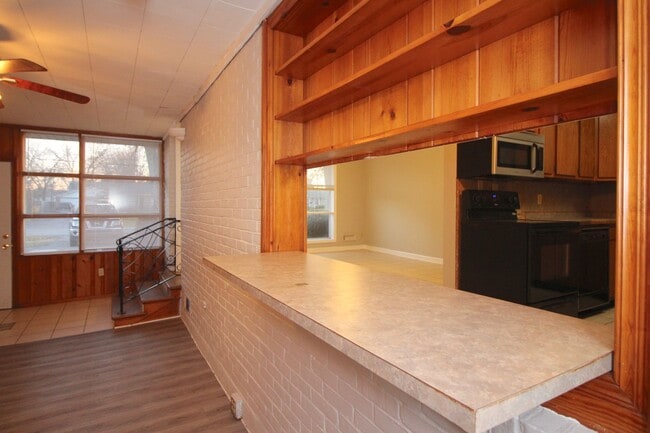 Building Photo - Adorable 3-brm brick ranch with lots of na...