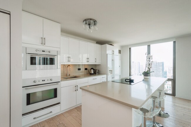 Building Photo - 2 E Erie St