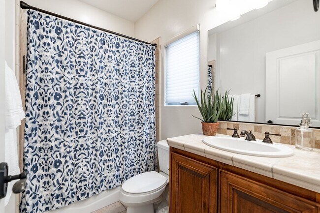 Building Photo - 109 W Montecito Wy