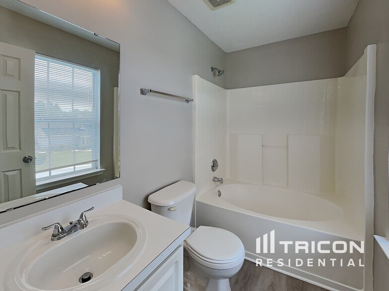 Building Photo - 108 Springway Dr
