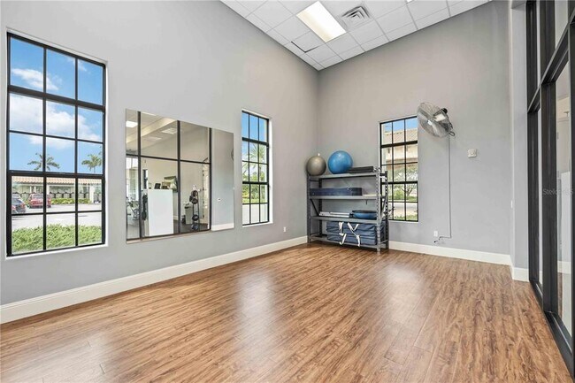 Building Photo - 645 Maraviya Blvd