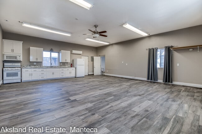 Building Photo - 3009 W Lathrop Rd