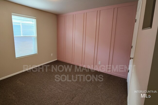 Building Photo - 25 S Shumway Ave