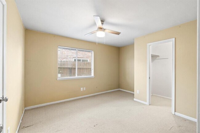 Building Photo - 2611 Quarry Hill Rd