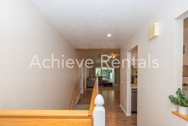 Building Photo - 637 E 950 S