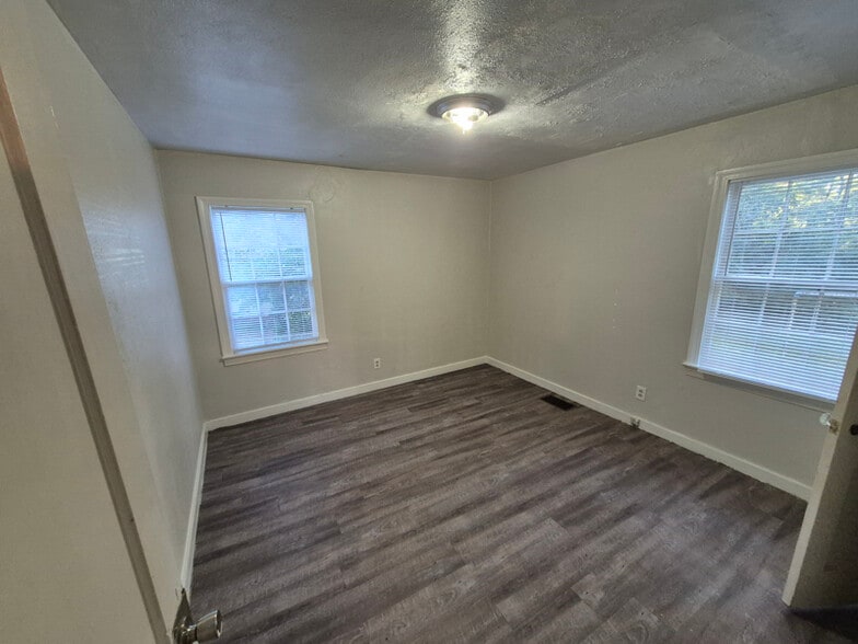 Building Photo - 3251 Meadow Ln