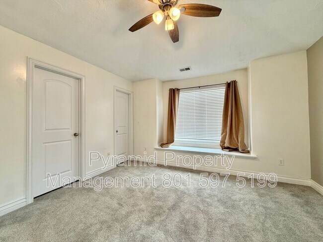 Building Photo - 6935 Traveler Ln