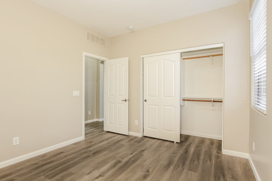 Building Photo - 2432 W Dusty Wren Dr