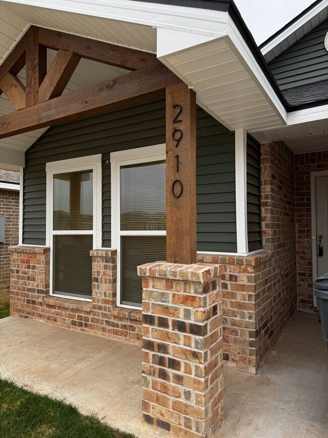 Building Photo - Located in Homestead!!! Newer Fabulous 3/2/1 CISD