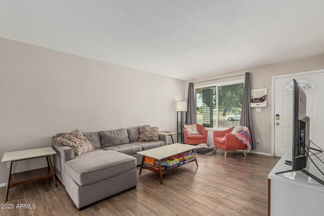 Building Photo - 3741 W Poinsettia Dr
