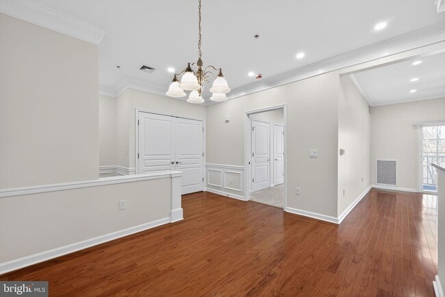 Building Photo - 1014 Creekside Dr