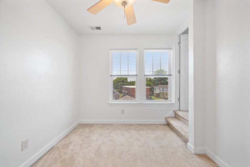 Building Photo - 980 W Ocean View Ave