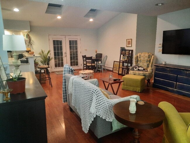 Primary Photo - 406 Terrace Ave