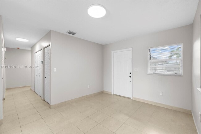 Building Photo - 85 W 24th St