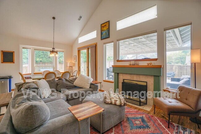 Building Photo - 1204 NE 89th Ave
