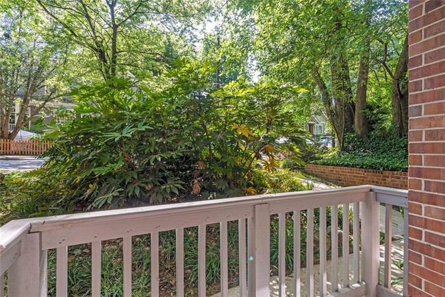 Building Photo - 648 Cleburne Terrace NE