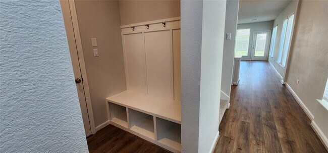 Building Photo - 153 Los Olives Ln