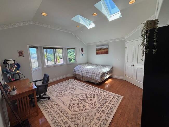 Building Photo - 596 Pettis Ave