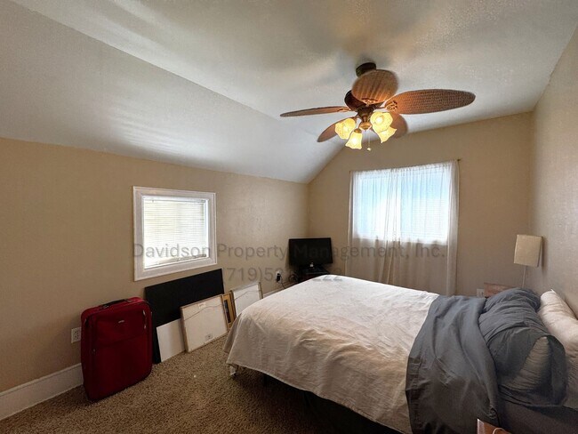 Building Photo - Stunning 4 Bedroom House near Old Colorado...