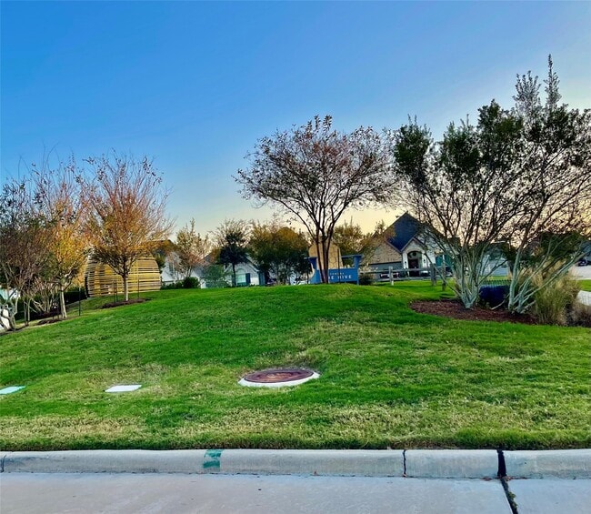 Building Photo - 4334 Hemlock Grove Ln