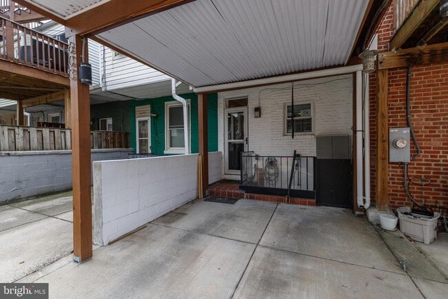 Building Photo - 603 S Streeper St