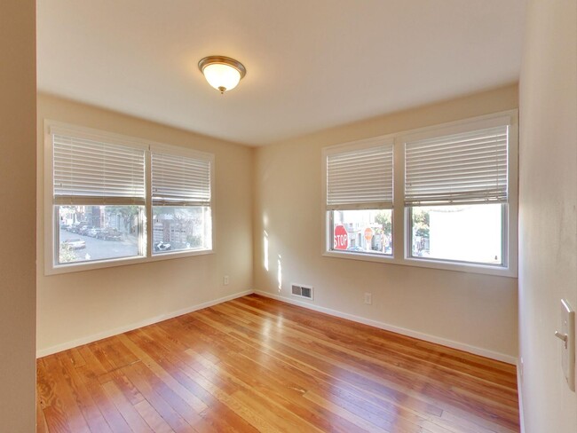 Building Photo - One Month Free!! Prime Telegraph Hill Loca...